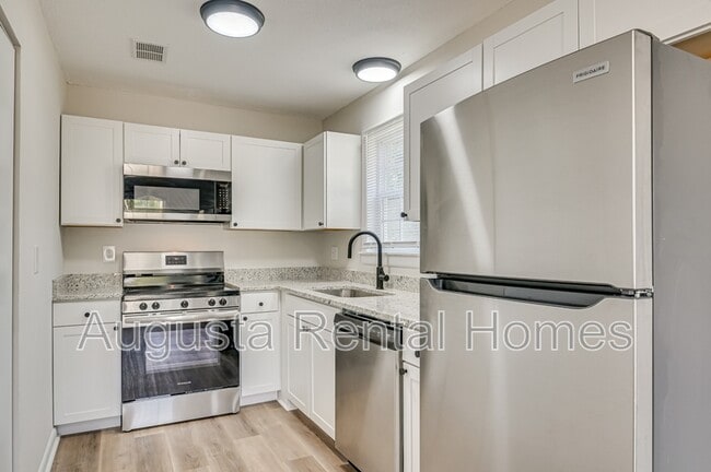 Building Photo - 3412 Princess Ct
