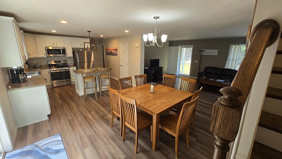 Spacious kitchen with seating at island. and a table for 8 - 17 Ryswick St