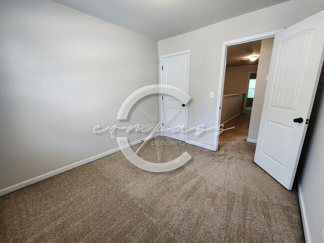 Building Photo - 6048 Oak Bend Ct