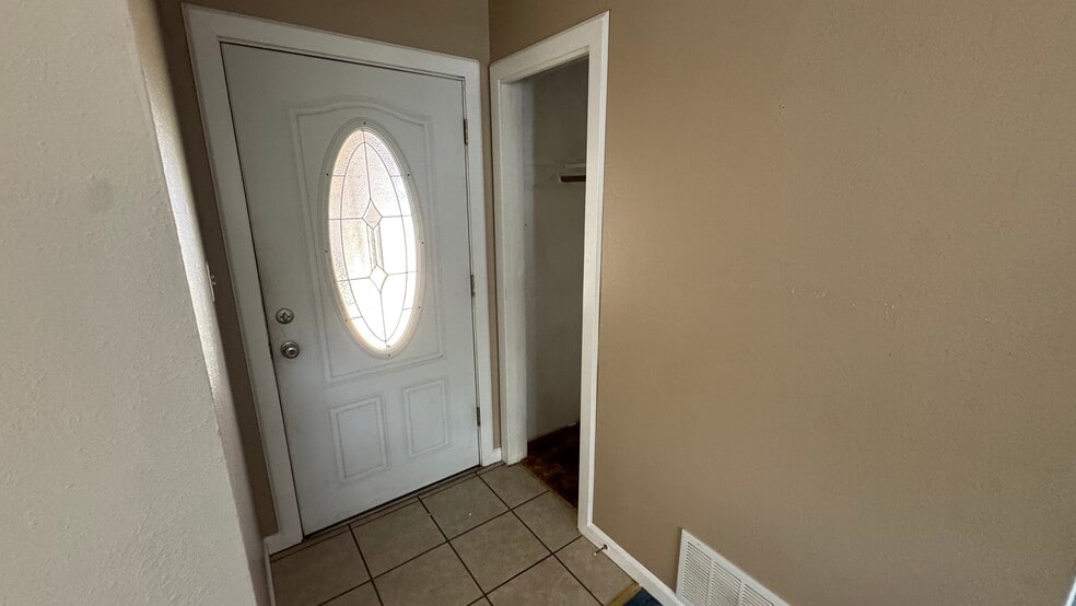 Building Photo - 1805 Pinon Ave