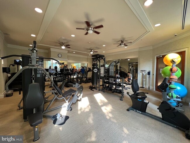 Building Photo - 8220 Crestwood Heights Dr