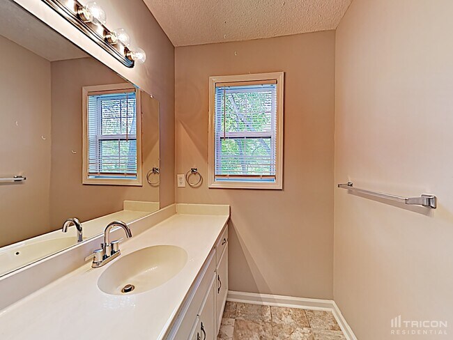 Building Photo - 800 Suequay Court Gastonia NC