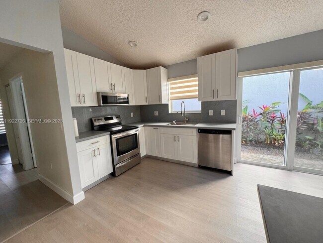 Building Photo - 15430 SW 143rd Terrace