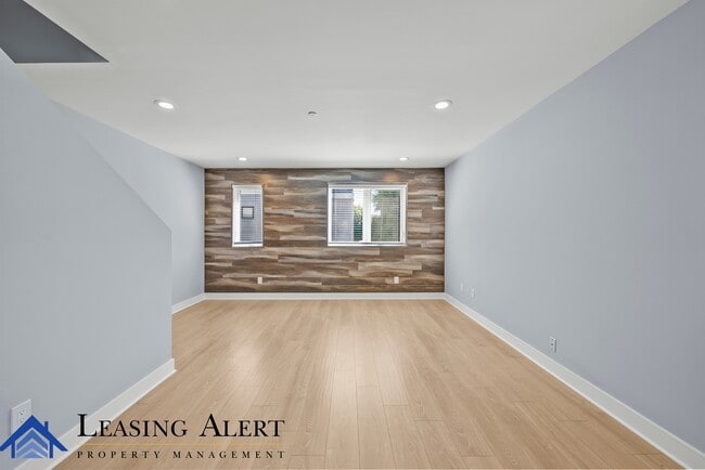 Building Photo - 1959 Vista Del Mar Ave