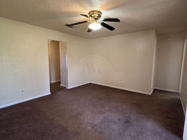 Building Photo - 618 N 23rd St