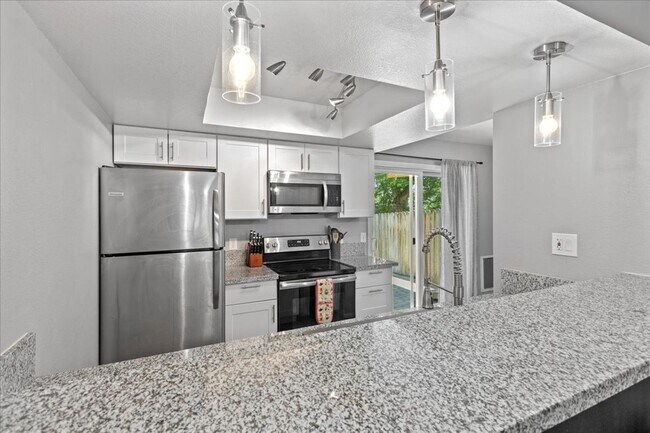 Building Photo - Woodchase Dual Primary Bedroom Condo