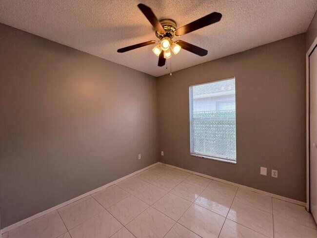 Building Photo - 1114 Shoshanna Dr