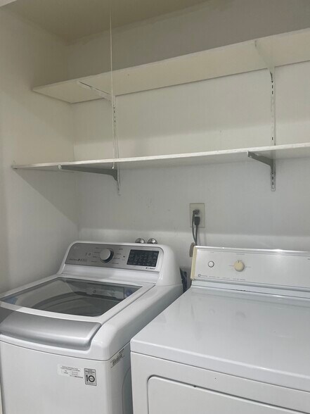 Building Photo - 704 S Bethel St