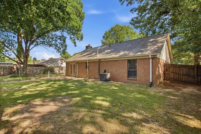 Building Photo - 131 Cypress Dr