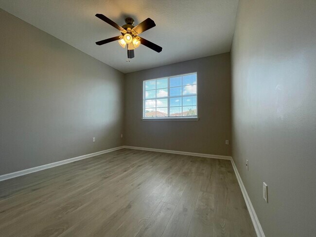 Building Photo - 9833 Baywinds Blvd