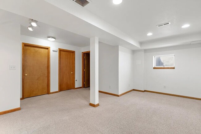 Building Photo - 2567 E 124th Pl