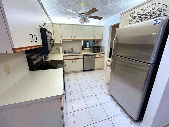 Building Photo - 10058 Laurelwood Pl