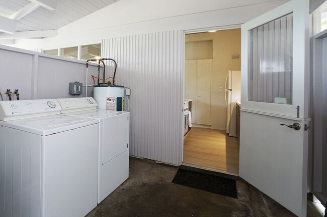 Building Photo - 735 Kapulena Loop