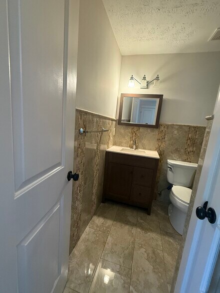 Building Photo - 538 Country Greens Dr