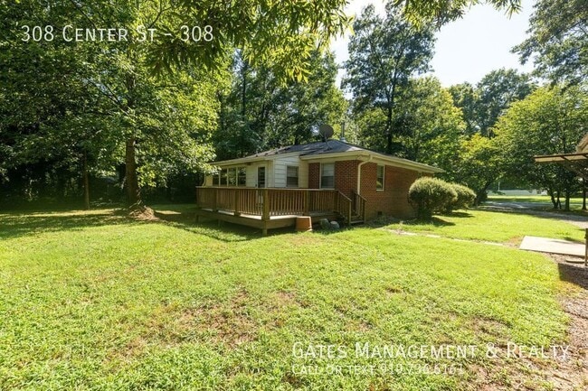 Building Photo - 308 Center St