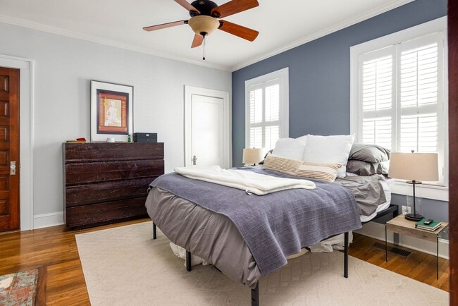 Building Photo - Beautifully Updated 2/2 w/ Great Backyard ...