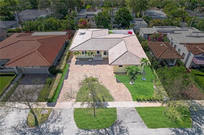 Building Photo - 414 Giralda Ave