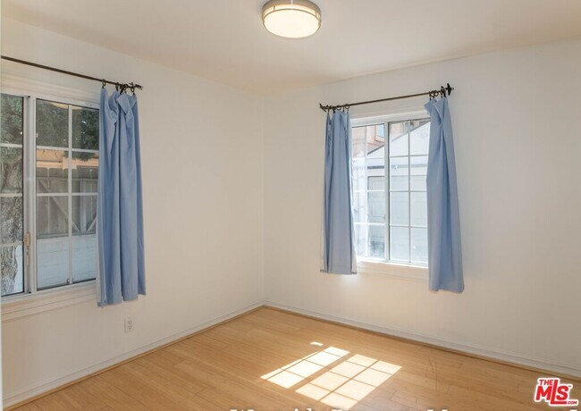 Building Photo - 12694 Montana Ave