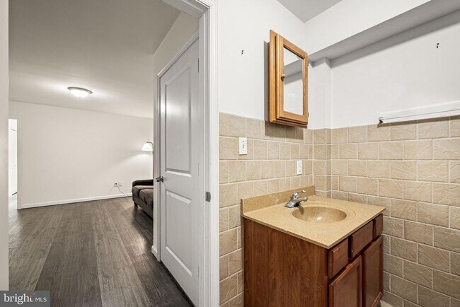 Building Photo - 1240 S 45th St