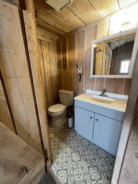 Building Photo - 810 Watt Canyon Rd