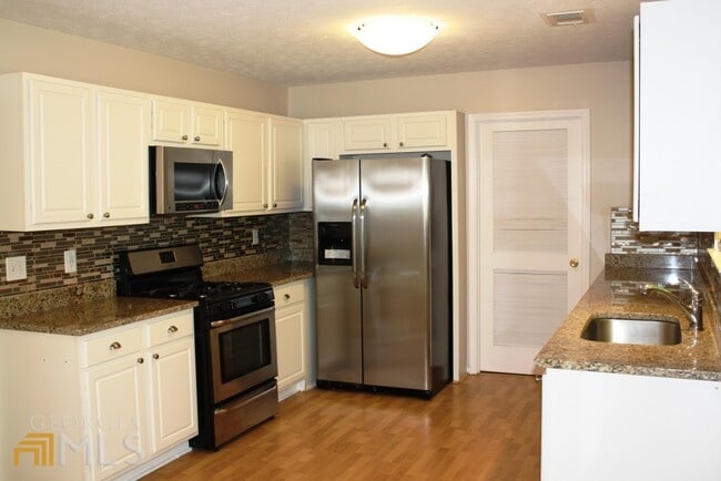 Building Photo - 55 Lauren Overlook