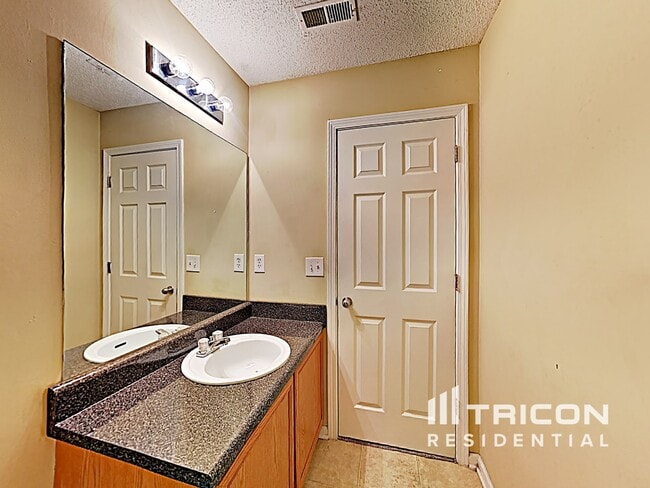 Building Photo - 6868 Merrywood Dr