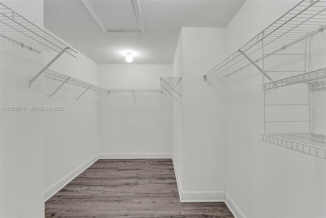 Building Photo - 13909 SW 86th Ct