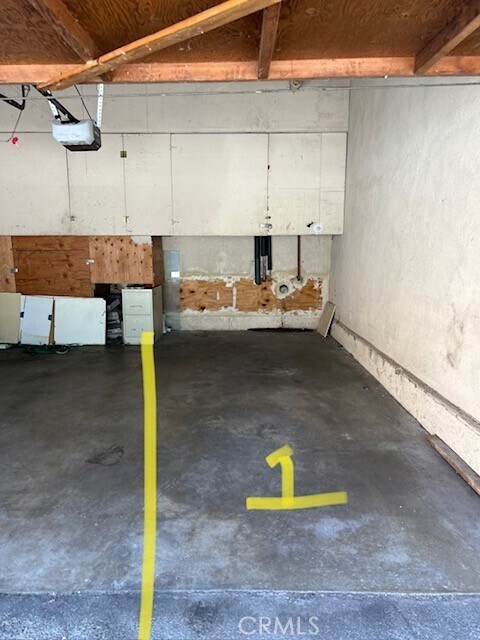 Building Photo - 15457 Moorpark St
