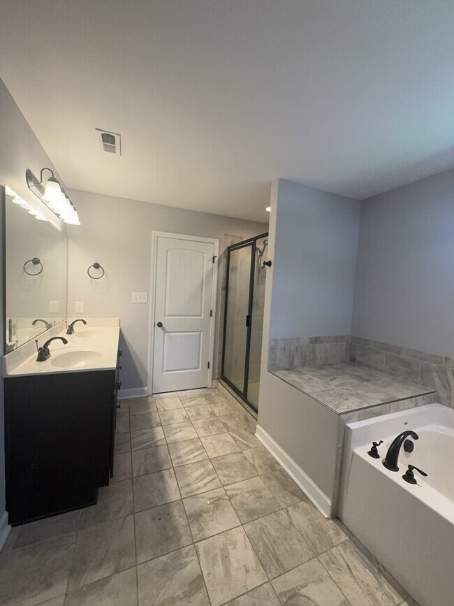 Building Photo - 1115 Westmoreland Dr