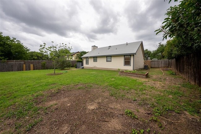 Building Photo - 1702 Ireland Dr