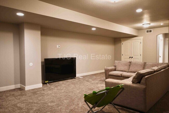 Building Photo - 5512 N Wabash St