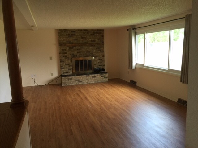 Building Photo - 904 Wilson Ave