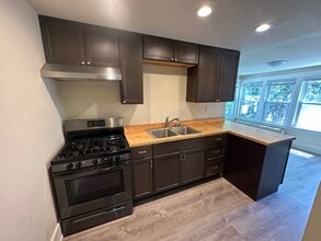 Building Photo - 416 Daly St