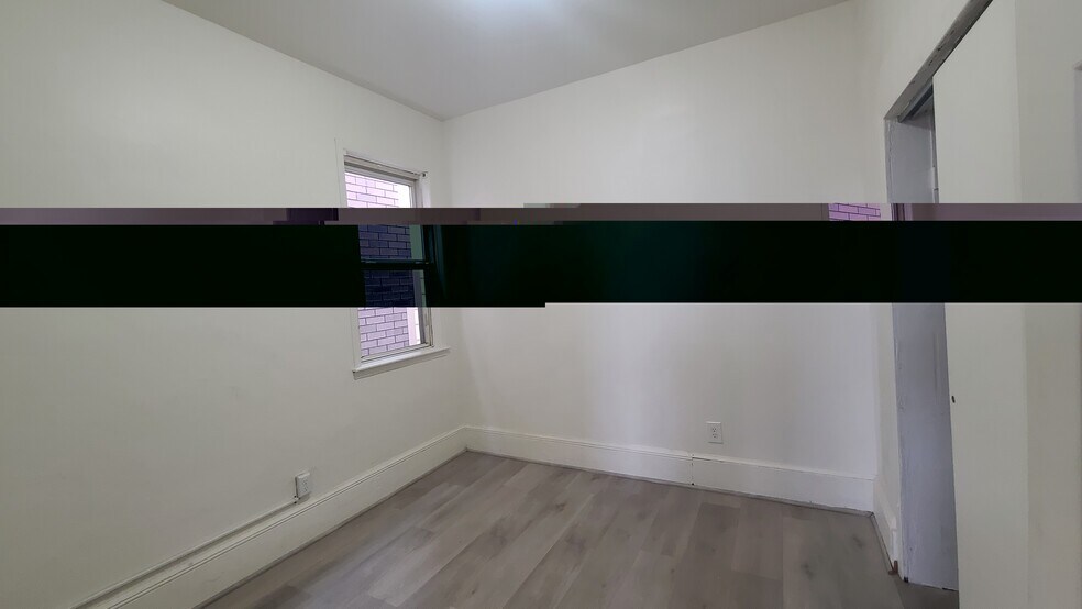 Building Photo - 242 Bowers St