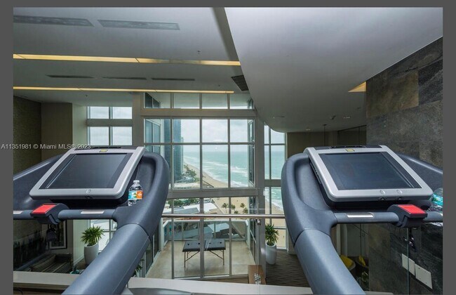 Building Photo - 18201 Collins Ave