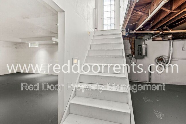 Building Photo - 957 Woodhill Dr