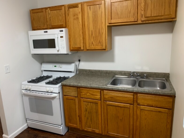 Building Photo - 414 8th St