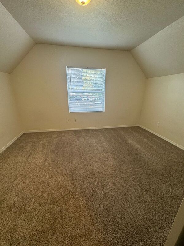 Building Photo - 1348 12th St SE