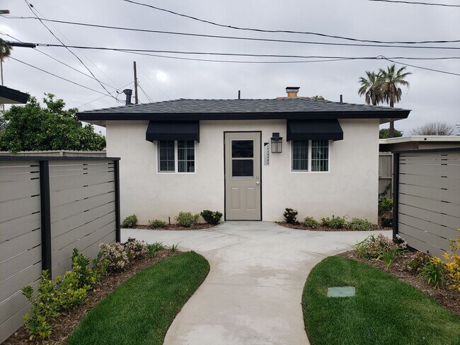 Building Photo - Newly Remodeled 1 Bedroom Unit in Orange