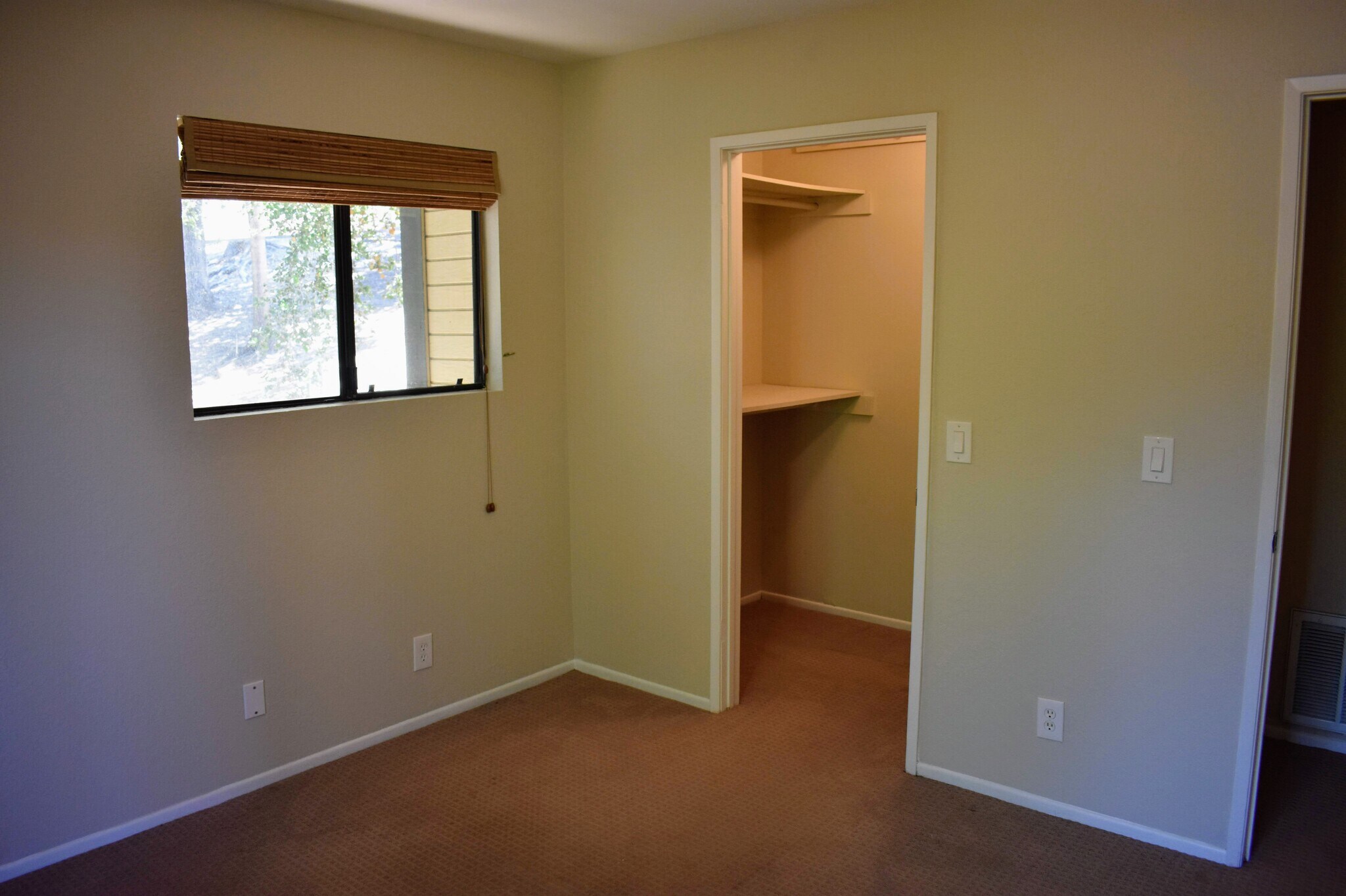 Building Photo - 3290 Rockview Pl