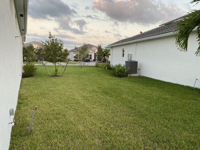 Building Photo - 4685 Estates Cir