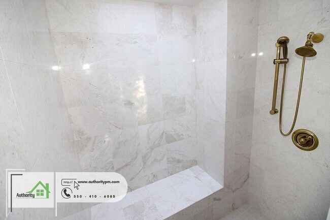 Building Photo - 3350 Mountain Oak Dr