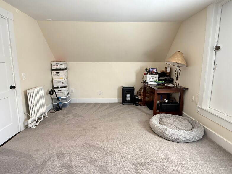 Building Photo - 162 Babcock St