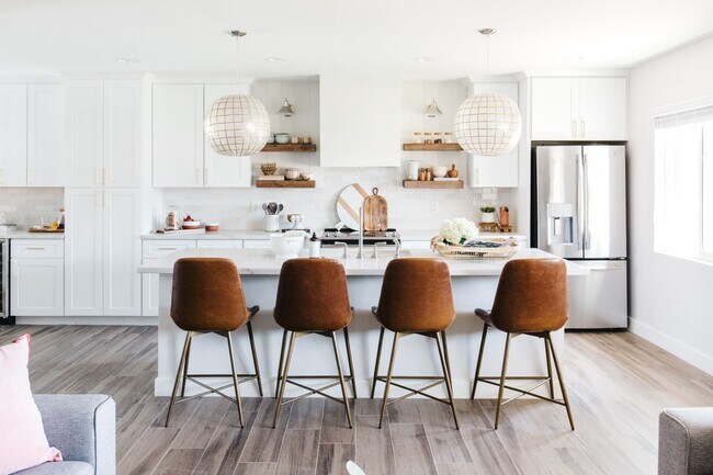 Building Photo - Stunning Remodel near Old Town!
