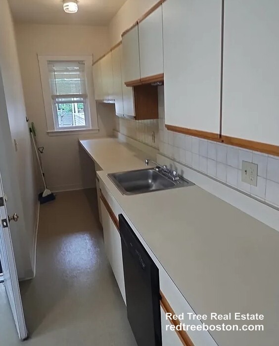 Building Photo - 62 Boyd St