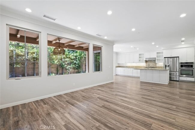Building Photo - 59 Lupari