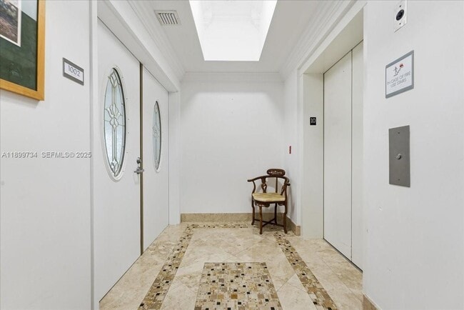 Building Photo - 704 N Ocean Blvd