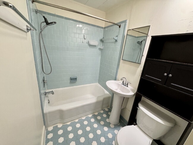 Building Photo - Cozy and Convenient - 2 bedroom home in We...