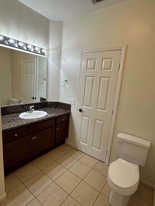 Building Photo - Jeffries Ranch Townhome