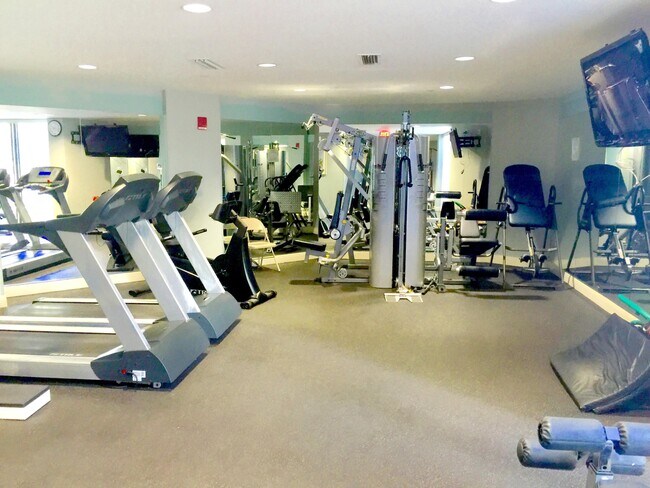 Building Photo - 3000 N Ocean Dr